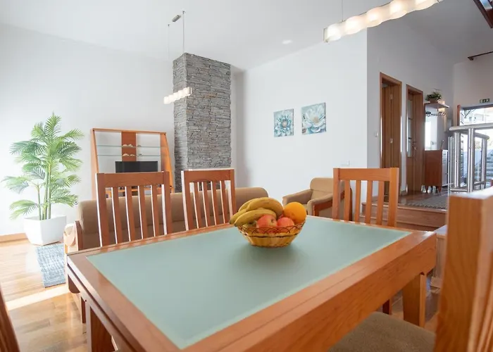 Willa 8 Rodrigues Family House - With Patio Nazaré