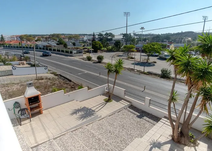 8 Rodrigues Family House - With Patio Willa Nazaré