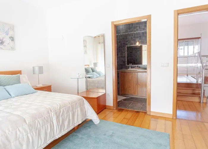 8 Rodrigues Family House - With Patio Willa Nazaré