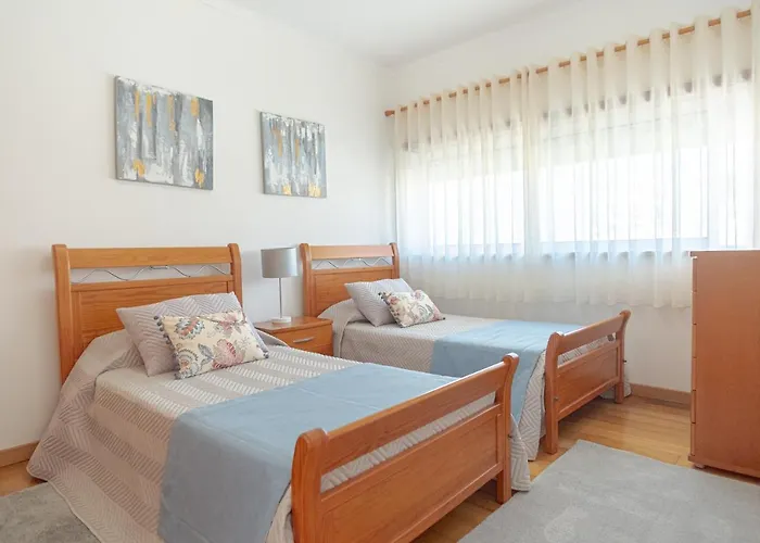 Willa 8 Rodrigues Family House - With Patio Nazaré