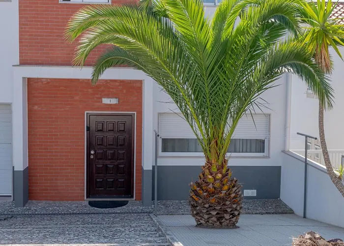 Willa 8 Rodrigues Family House - With Patio Nazaré