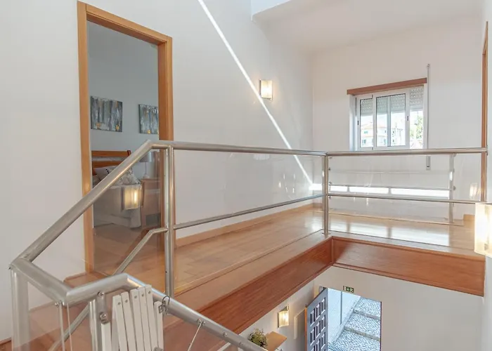 Willa 8 Rodrigues Family House - With Patio Nazaré