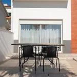 8 Rodrigues Family House - With Patio Villa