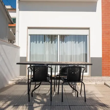 8 Rodrigues Family House - With Patio Villa