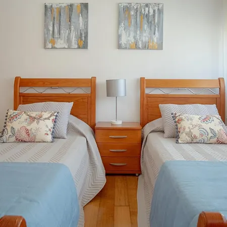 8 Rodrigues Family House - With Patio Nazare