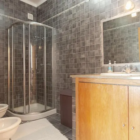 8 Rodrigues Family House - With Patio *