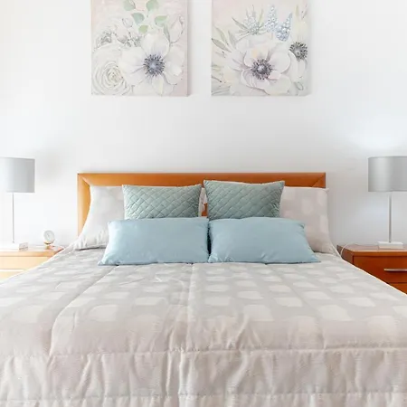 8 Rodrigues Family House - With Patio * Nazaré