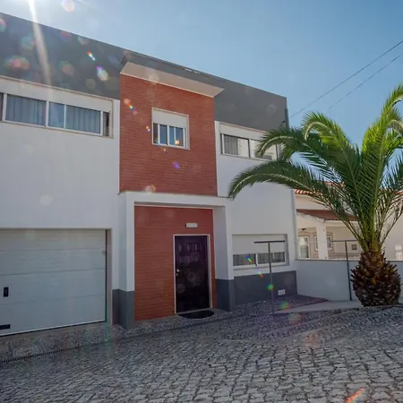 Villa 8 Rodrigues Family House - With Patio Nazaré