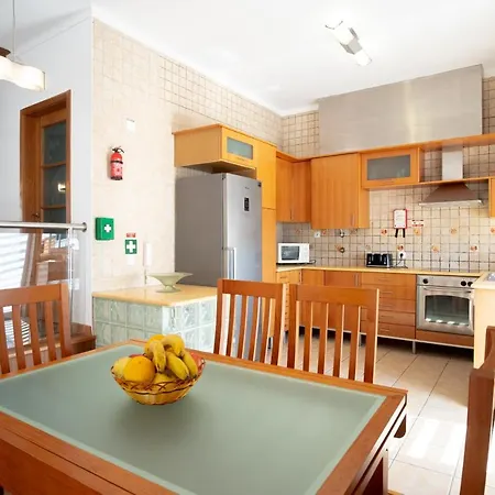 8 Rodrigues Family House - With Patio * Nazaré