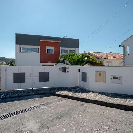 8 Rodrigues Family House - With Patio *