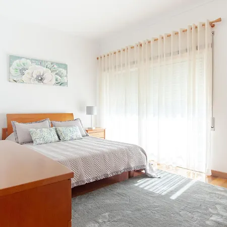 8 Rodrigues Family House - With Patio * Nazaré