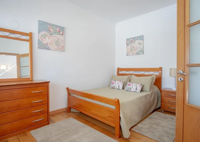 8 Rodrigues Family House - With Patio Nazaré