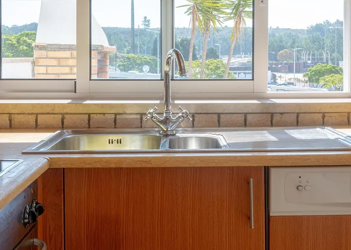 8 Rodrigues Family House - With Patio Nazaré