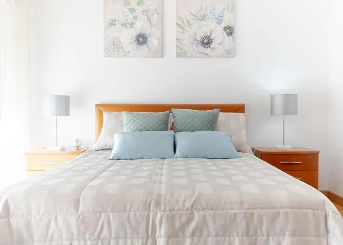 8 Rodrigues Family House - With Patio * Nazaré