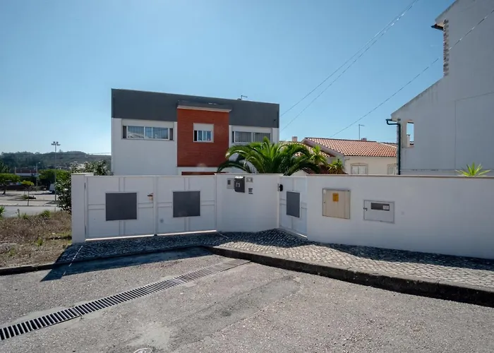 8 Rodrigues Family House - With Patio *