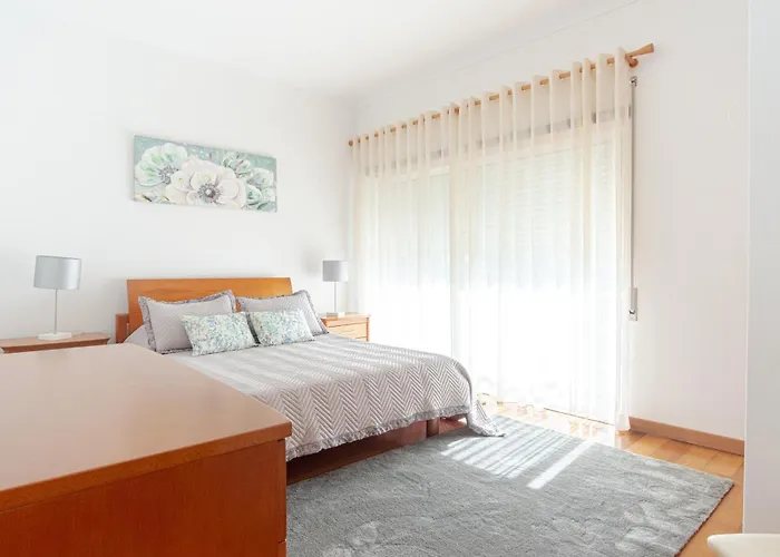 8 Rodrigues Family House - With Patio * Nazaré